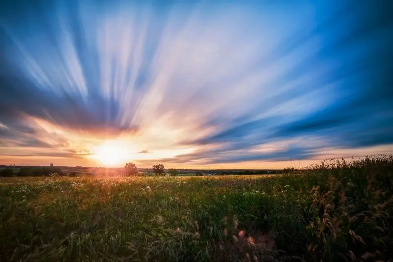 Phong cảnh rực rỡ dưới ánh nắng, tràn đầy sức sống thiên nhiên Phong cảnh rực rỡ dưới ánh nắng, tràn đầy sức sống thiên nhiên