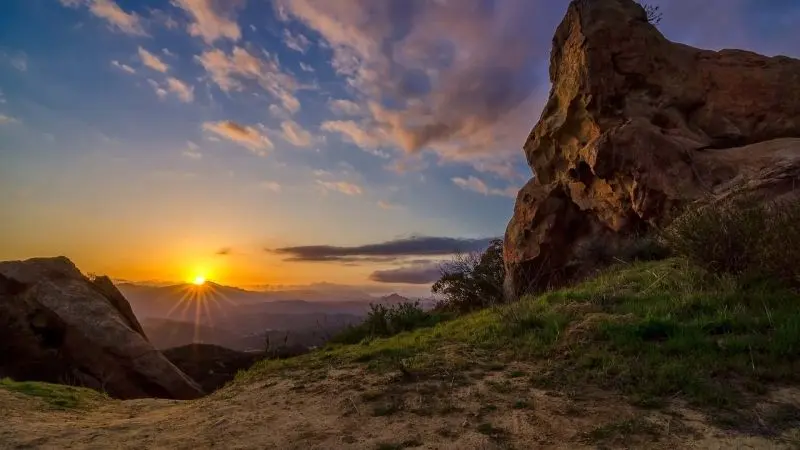 Ánh sáng mặt trời buổi sáng tạo nên phong cảnh tuyệt đẹp Ánh sáng mặt trời buổi sáng tạo nên phong cảnh tuyệt đẹp