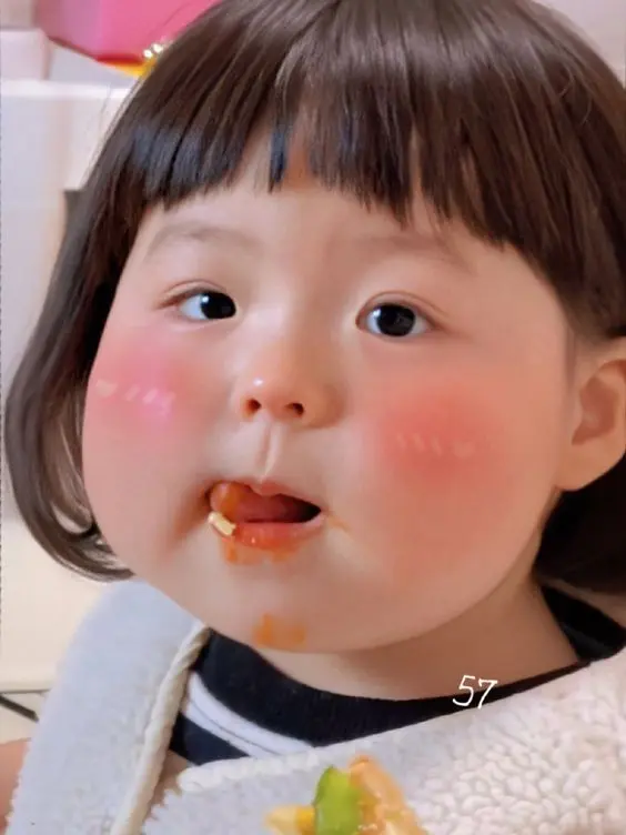 Avatar ảnh em bé cute đang ăn, giúp bạn chia sẻ sự dễ thương với mọi người Avatar ảnh em bé cute đang ăn, giúp bạn chia sẻ sự dễ thương với mọi người
