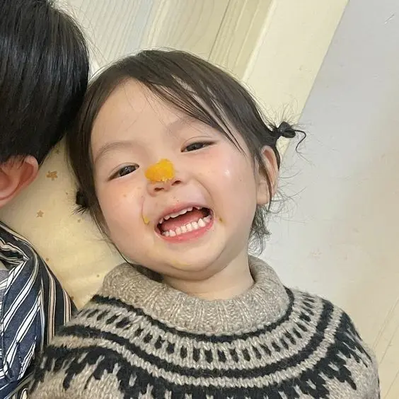 Hình ảnh avatar ảnh em bé cute đáng yêu, biểu tượng của sự yêu thương tự nhiên Hình ảnh avatar ảnh em bé cute đáng yêu, biểu tượng của sự yêu thương tự nhiên