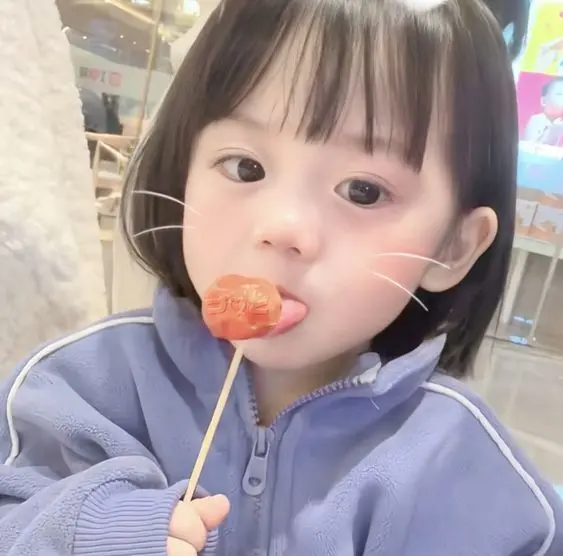 Ảnh avatar ảnh em bé cute đang ăn, lý tưởng để làm nổi bật hình đại diện Ảnh avatar ảnh em bé cute đang ăn, lý tưởng để làm nổi bật hình đại diện