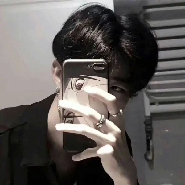 Gương mặt trai đẹp dưới chiếc nón rộng vành Gương mặt trai đẹp dưới chiếc nón rộng vành