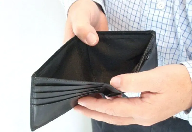 Meme hết tiền với biểu cảm chán nản