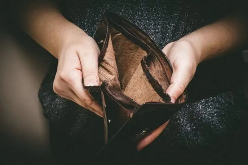 Meme hết tiền khi không còn tiền tiêu