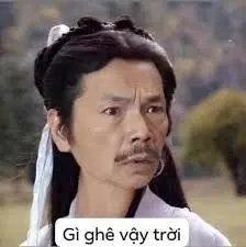 Meme người với ánh mắt lém lỉnh