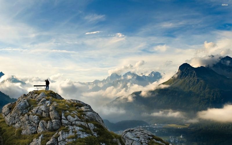Đám mây bay trên đỉnh núi tạo nên vẻ đẹp khó quên của thiên nhiên. Đám mây bay trên đỉnh núi tạo nên vẻ đẹp khó quên của thiên nhiên.