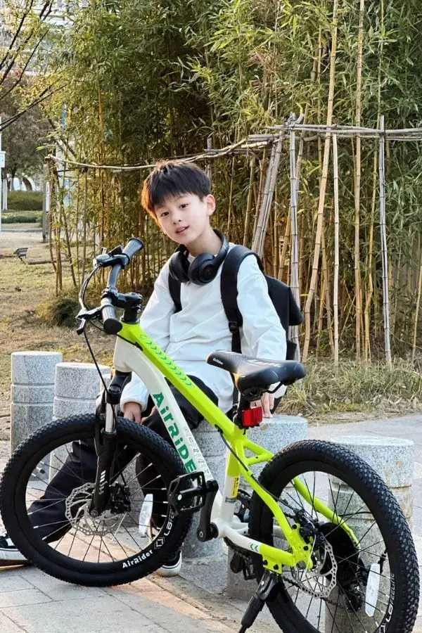 Bé trai đẹp nhất thế giới với ánh mắt cuốn hút Bé trai đẹp nhất thế giới với ánh mắt cuốn hút