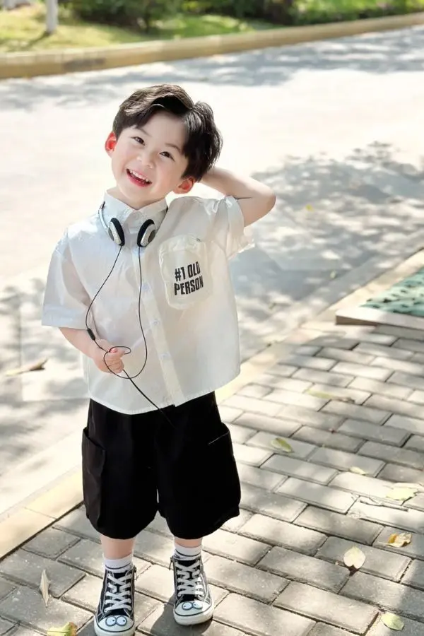 Bé trai đẹp nhất thế giới với ánh mắt vui tươi Bé trai đẹp nhất thế giới với ánh mắt vui tươi