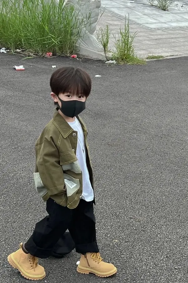 Nét hồn nhiên của bé trai đẹp nhất thế giới Nét hồn nhiên của bé trai đẹp nhất thế giới