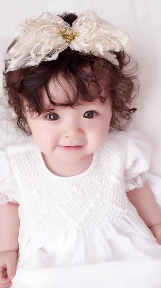 Đưa yêu thương lên điện thoại với hình nền em bé dễ thương Đưa yêu thương lên điện thoại với hình nền em bé dễ thương