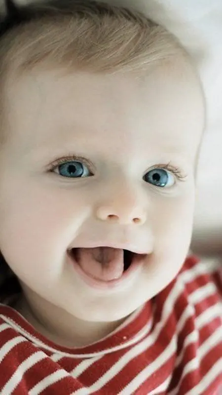 Hình nền em bé dễ thương, làm nổi bật điện thoại của bạn Hình nền em bé dễ thương, làm nổi bật điện thoại của bạn