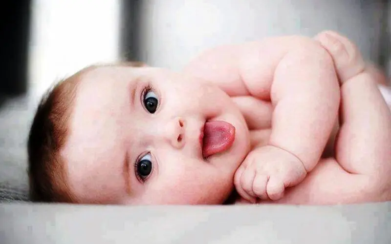 Hình nền em bé dễ thương, giúp màn hình máy tính thêm sinh động Hình nền em bé dễ thương, giúp màn hình máy tính thêm sinh động