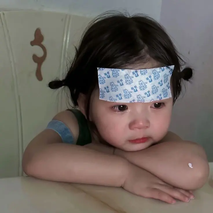 Avatar bé gái cầm hoa hướng dương, biểu tượng của sự tươi sáng. Avatar bé gái cầm hoa hướng dương, biểu tượng của sự tươi sáng.