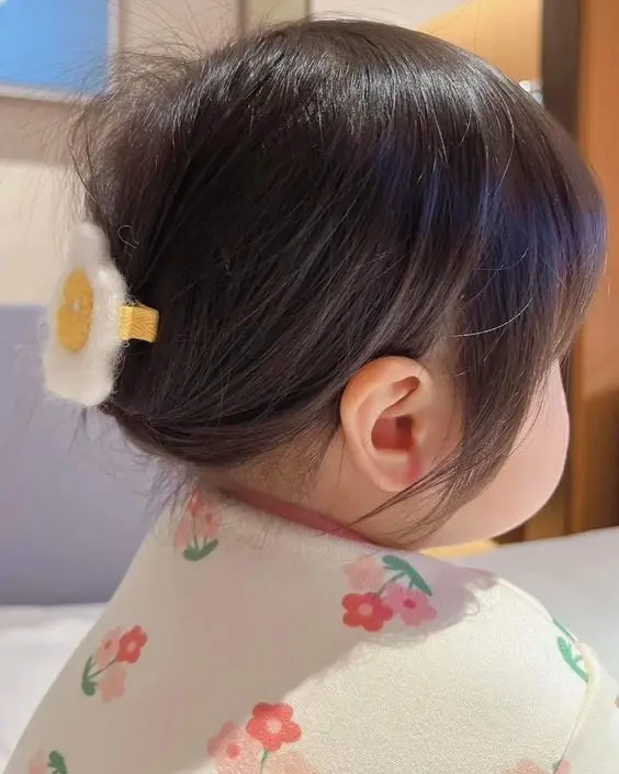 Bé gái trong ánh hoàng hôn, nhẹ nhàng và mơ màng. Bé gái trong ánh hoàng hôn, nhẹ nhàng và mơ màng.