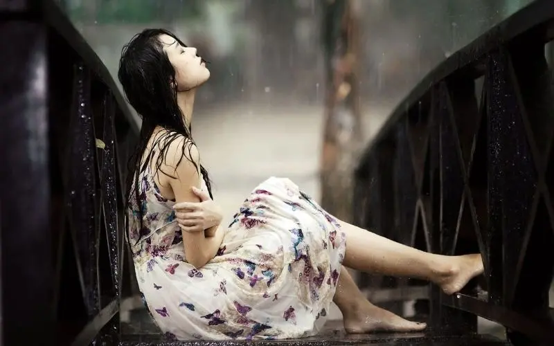 Phong cách độc đáo với avatar sad girl sâu lắng