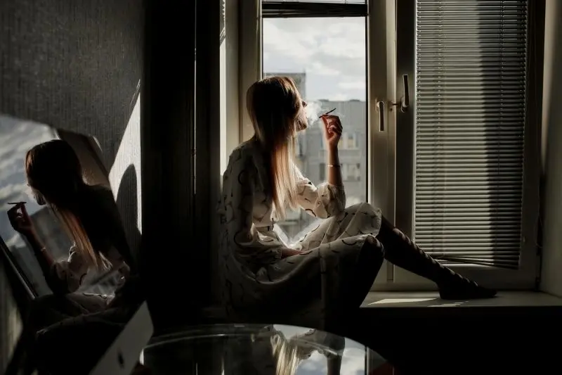 Tạo điểm nhấn trên trang cá nhân với avatar sad girl ấn tượng