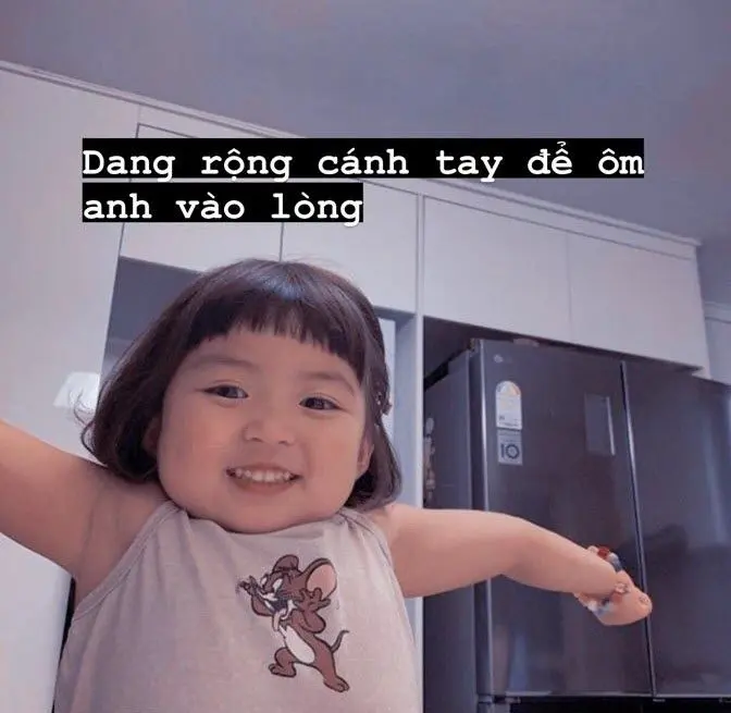 Meme ôm mang thông điệp yêu thương