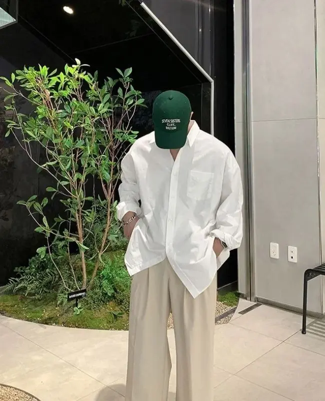 Gương mặt rạng ngời trai đẹp mặc áo sơ mi trắng Gương mặt rạng ngời trai đẹp mặc áo sơ mi trắng