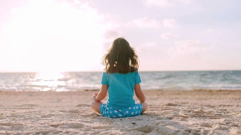 Hình ảnh nữ chụp sau lưng, mang nét đẹp nhẹ nhàng và thu hút Hình ảnh nữ chụp sau lưng, mang nét đẹp nhẹ nhàng và thu hút