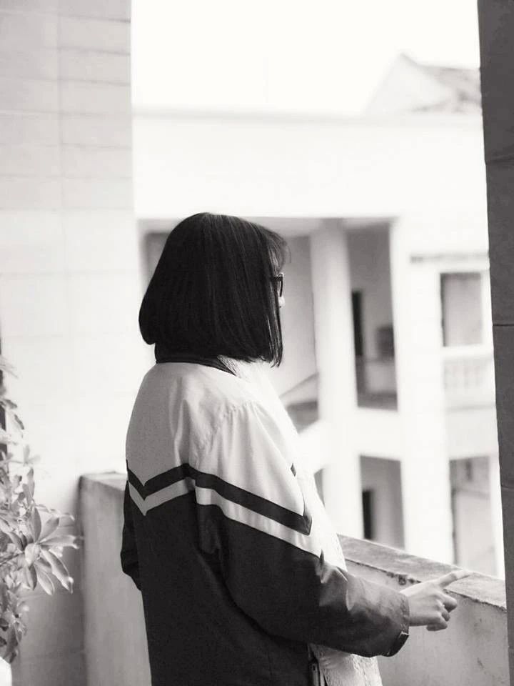 Hình ảnh chụp lưng nữ, tạo điểm nhấn độc đáo cho trang cá nhân Hình ảnh chụp lưng nữ, tạo điểm nhấn độc đáo cho trang cá nhân