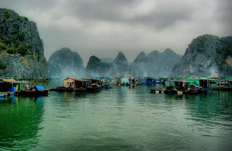 Khám phá vẻ đẹp thiên nhiên đa sắc màu của Việt Nam. Khám phá vẻ đẹp thiên nhiên đa sắc màu của Việt Nam.