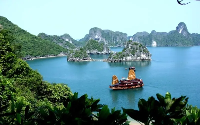 Khung cảnh thiên nhiên Việt Nam đầy màu sắc và sức sống. Khung cảnh thiên nhiên Việt Nam đầy màu sắc và sức sống.