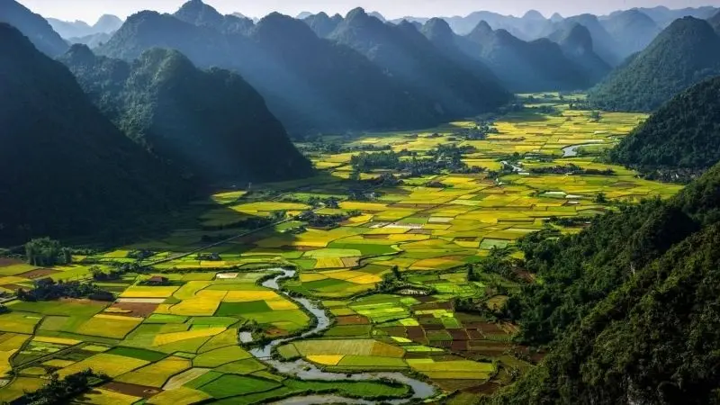 Vẻ đẹp hoang dã và phong phú của thiên nhiên Việt Nam. Vẻ đẹp hoang dã và phong phú của thiên nhiên Việt Nam.