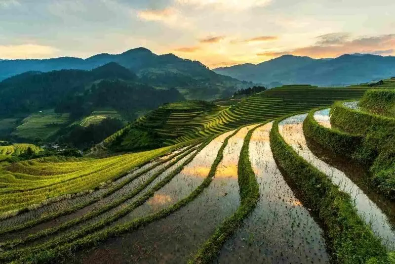 Khám phá cảnh đẹp thiên nhiên Việt Nam tươi mát. Khám phá cảnh đẹp thiên nhiên Việt Nam tươi mát.