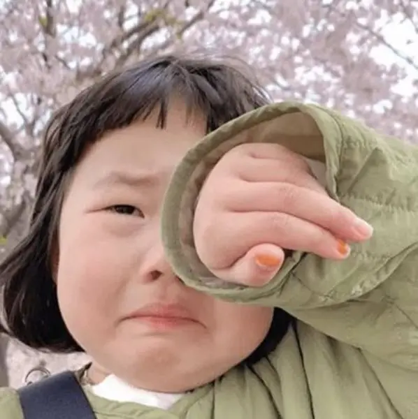 Meme em bé có thể làm dịu không khí căng thẳng với vẻ dễ thương