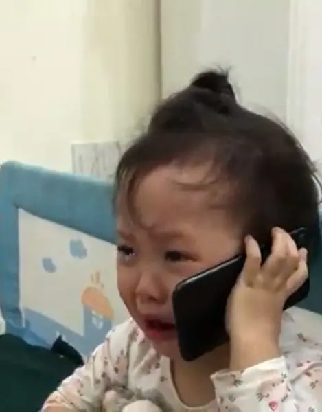 Meme em bé với những biểu cảm đáng yêu khiến bạn không thể không cười