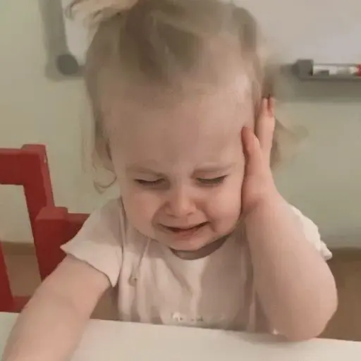 Meme em bé với những nét mặt đáng yêu làm dịu tâm trạng