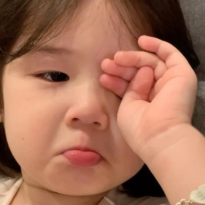 Meme em bé mang đến sự hài hước qua những biểu cảm ngây thơ