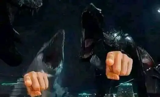 Meme chỉ tay quái vật hài hước