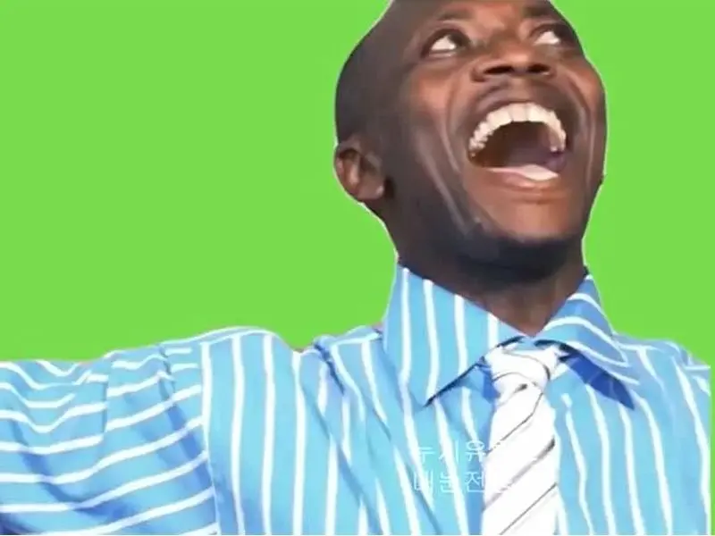 Meme anh da đen cười lớn thú vị
