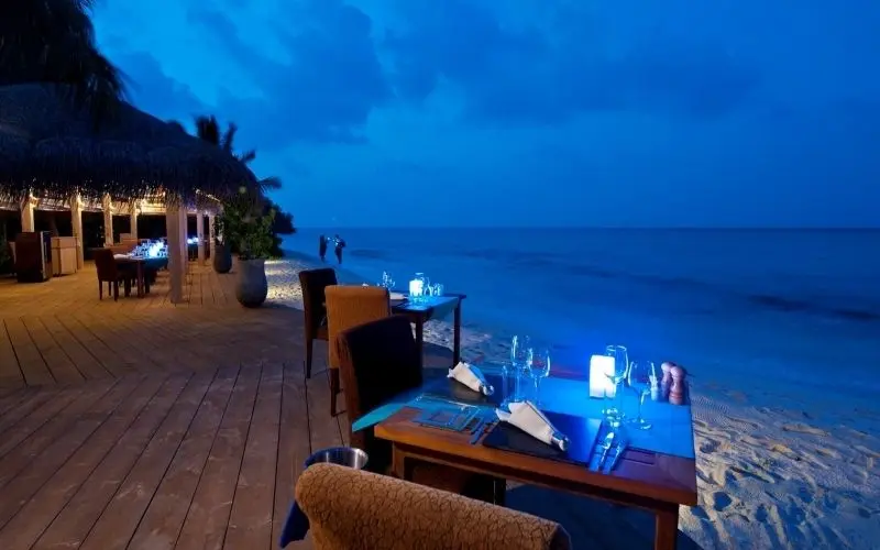 Nhà hàng ven biển sang trọng với view đẹp, lý tưởng cho cặp đôi Nhà hàng ven biển sang trọng với view đẹp, lý tưởng cho cặp đôi
