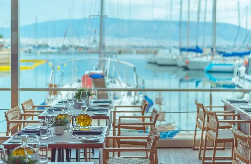 Trải nghiệm ẩm thực đỉnh cao giữa phong cảnh nhà hàng ven biển thanh bình Trải nghiệm ẩm thực đỉnh cao giữa phong cảnh nhà hàng ven biển thanh bình