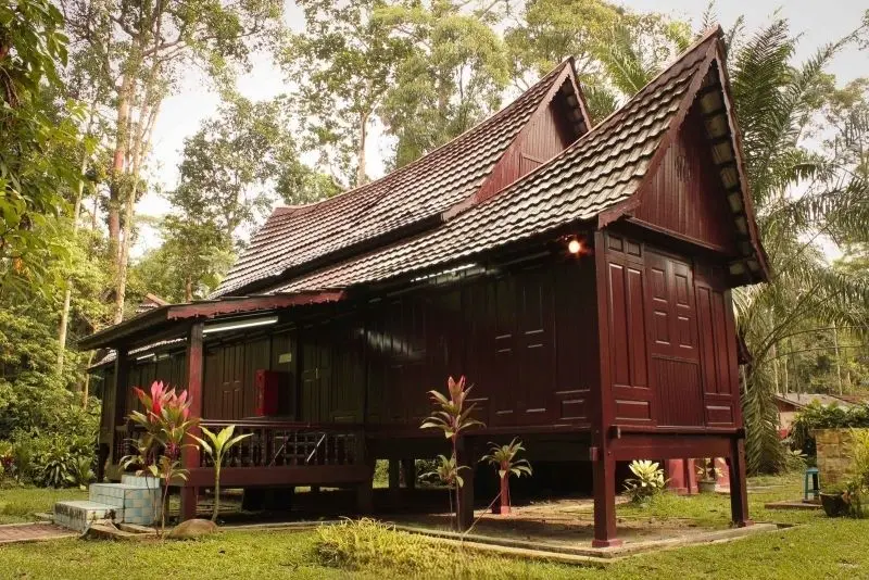 Nhà gỗ cổ điển với thiết kế tinh tế là sự lựa chọn hoàn hảo cho những ai yêu thích vẻ đẹp truyền thống. Nhà gỗ cổ điển với thiết kế tinh tế là sự lựa chọn hoàn hảo cho những ai yêu thích vẻ đẹp truyền thống.