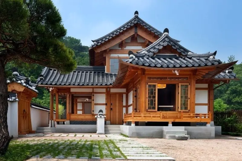 Kiến trúc nhà gỗ mang lại sự thanh bình và yên tĩnh trong không gian sống. Kiến trúc nhà gỗ mang lại sự thanh bình và yên tĩnh trong không gian sống.