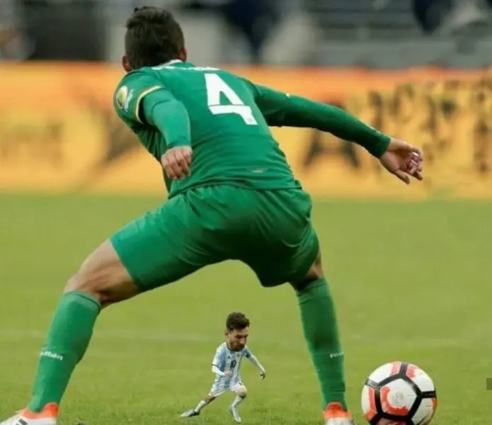 Messi meme đi bóng qua người hài hước và độc đáo