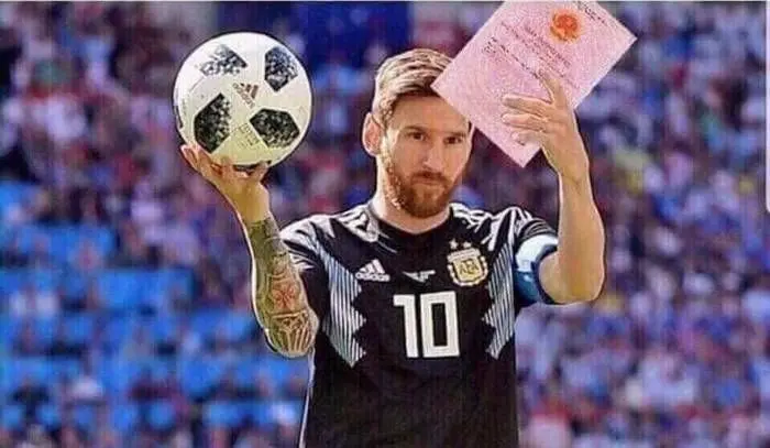 Messi meme cầm sổ đỏ của anh em