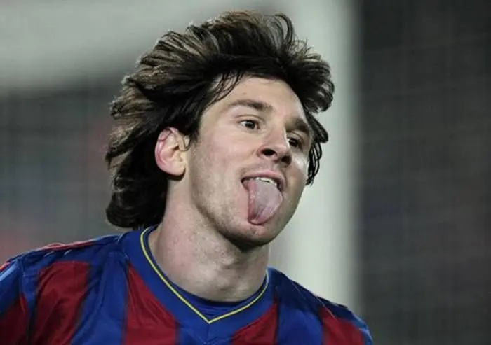 Messi meme thè lưỡi hài hước