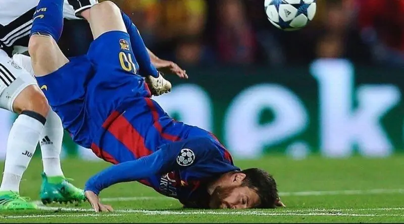 Messi meme bị ngã hài hước và độc đáo