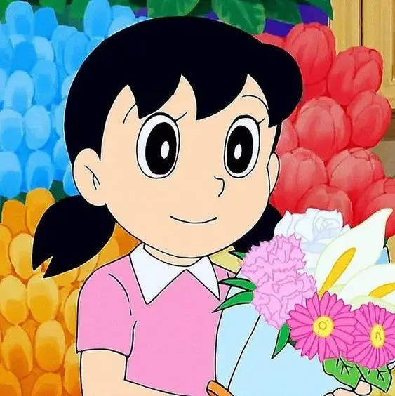Hình ảnh Shizuka đứng dưới cánh đồng hoa, đầy sức sống. Hình ảnh Shizuka đứng dưới cánh đồng hoa, đầy sức sống.