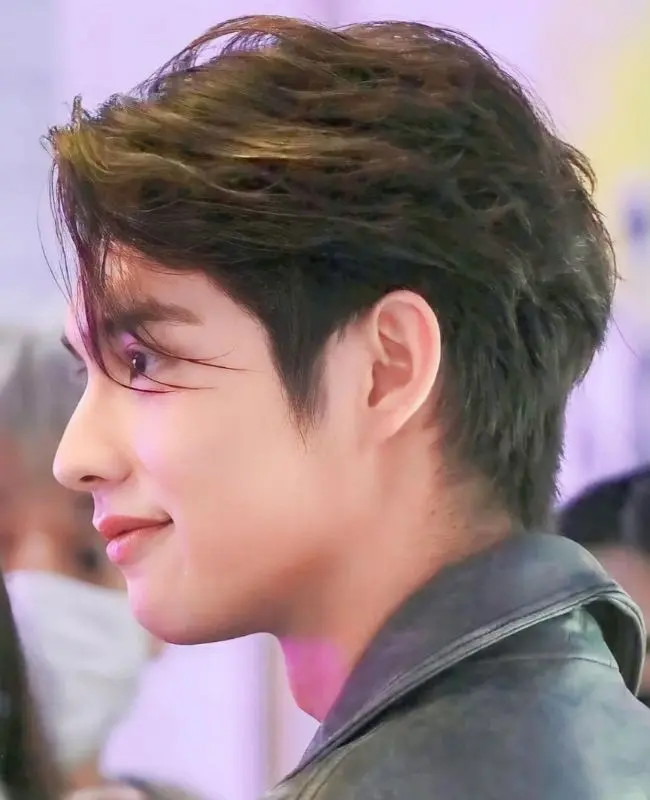 Trai đẹp cute gương mặt thanh thoát Trai đẹp cute gương mặt thanh thoát