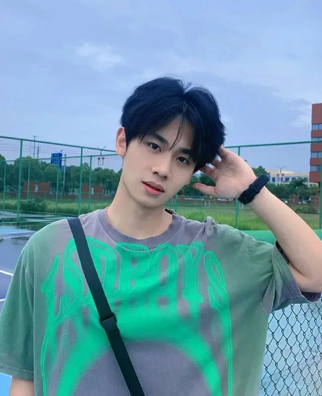 Trai đẹp cute với nụ cười duyên dáng Trai đẹp cute với nụ cười duyên dáng