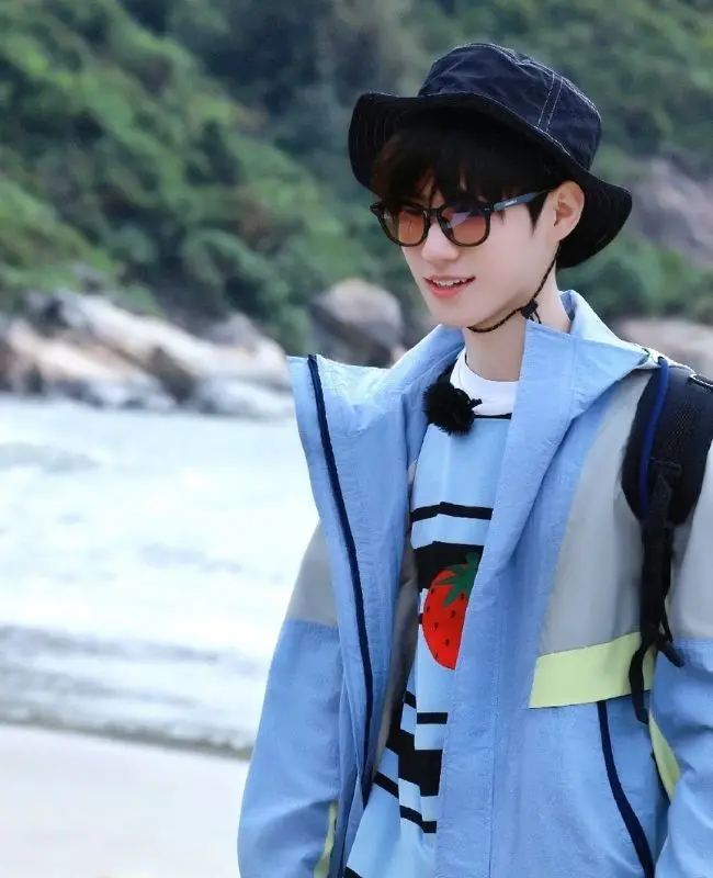 Trai đẹp cute nét mặt nhẹ nhàng Trai đẹp cute nét mặt nhẹ nhàng