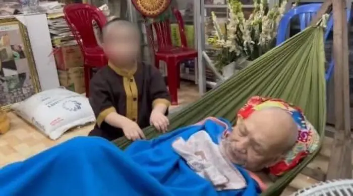 Thầy ông nội nằm võng hài hước