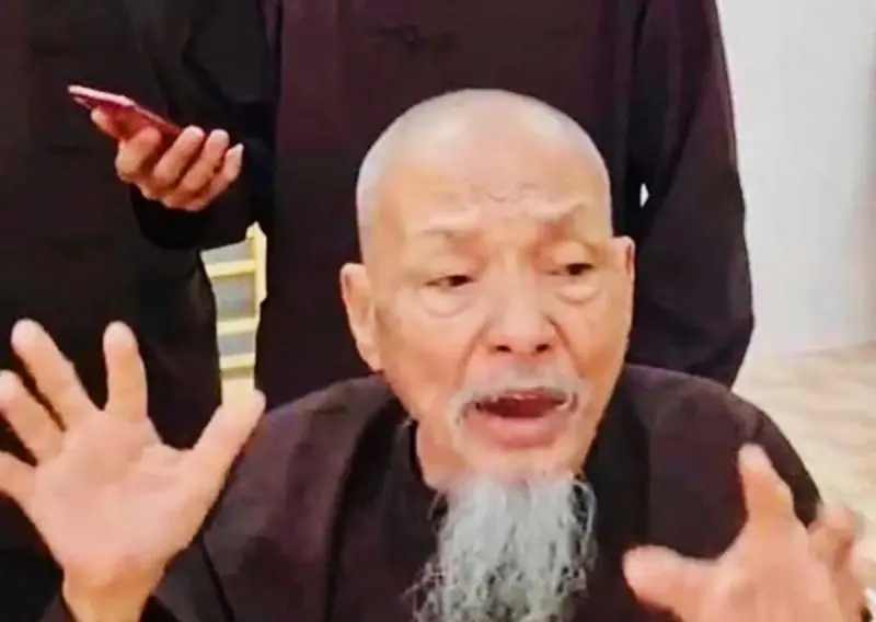 Meme thầy ông nội với biểu cảm độc đáo