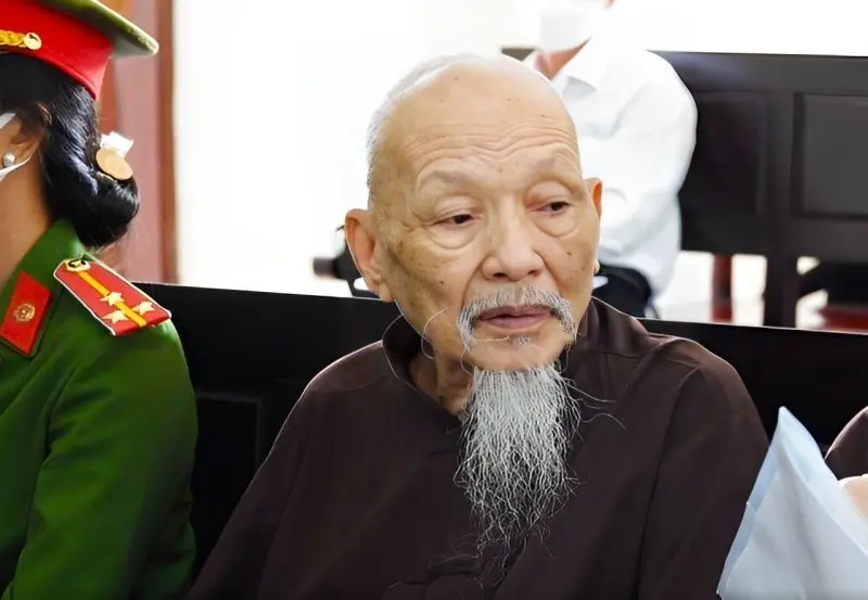 Thầy ông nội meme trước giờ xét xử hài hước