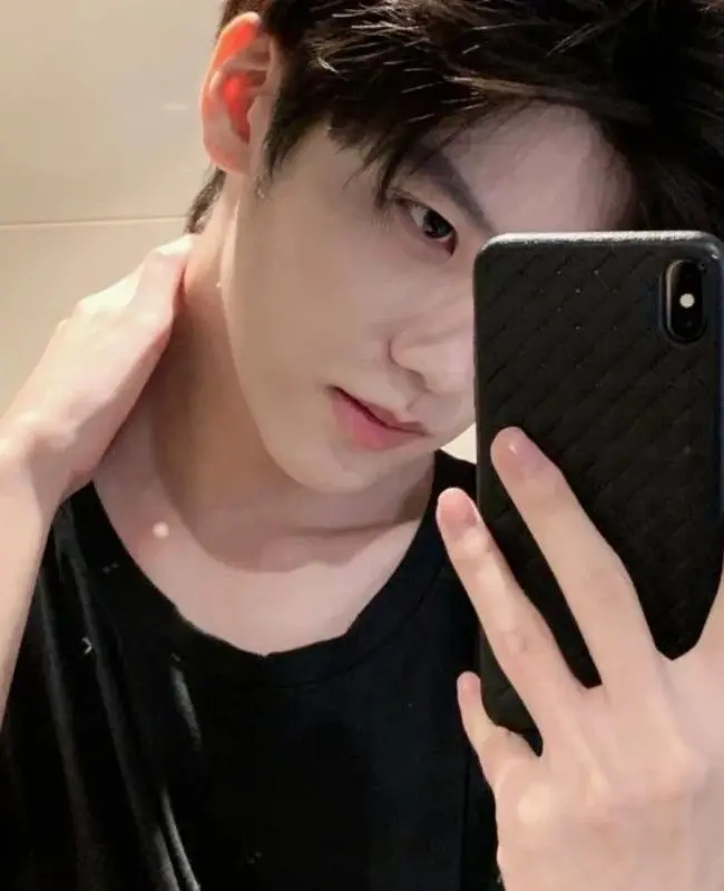 Avatar ảnh trai đẹp che mặt dáng điệu lạnh lùng Avatar ảnh trai đẹp che mặt dáng điệu lạnh lùng